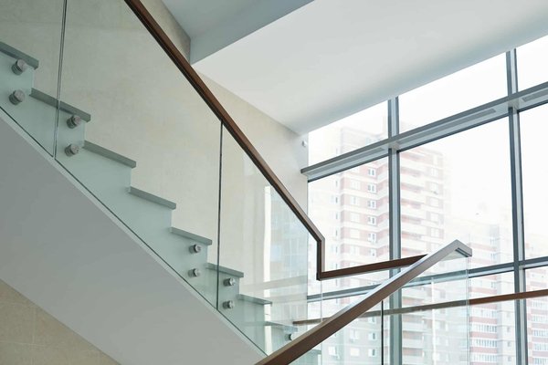 Choisissez la bonne rambarde en verre pour votre escalier