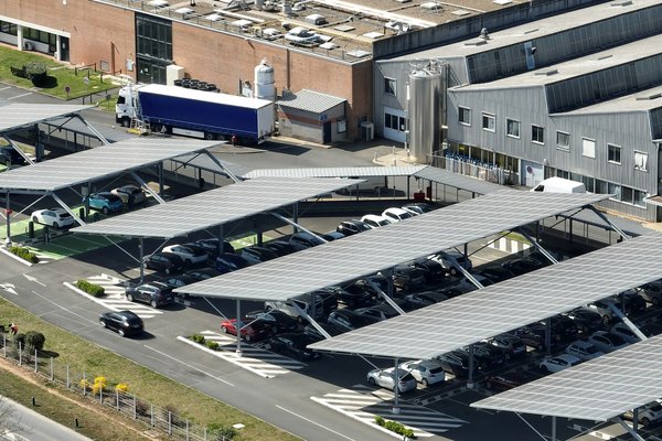 Innovations dans les carports solaires : une solution durable