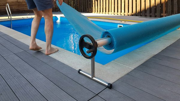 Bâche à bulles et filtration: l'entretien piscine optimal